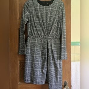 Maggy London Gray Long Sleeve Twist Waist Assymetrical Dress